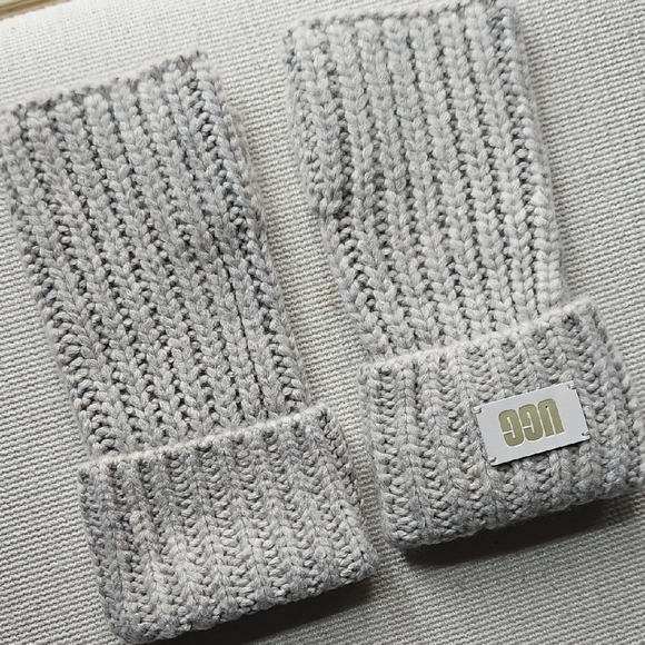 UGG FINGERLESS GLOVE - Picture 12 of 13